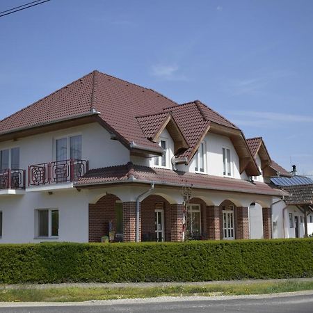 Fonix Apartmanhaz Nagypáli 外观 照片