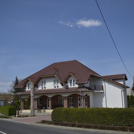 Fonix Apartmanhaz Nagypáli 外观 照片