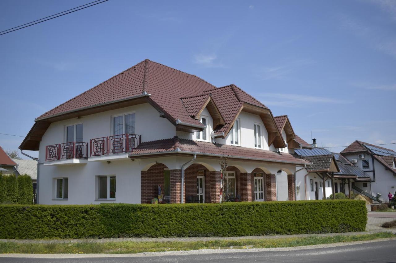 Fonix Apartmanhaz Nagypáli 外观 照片