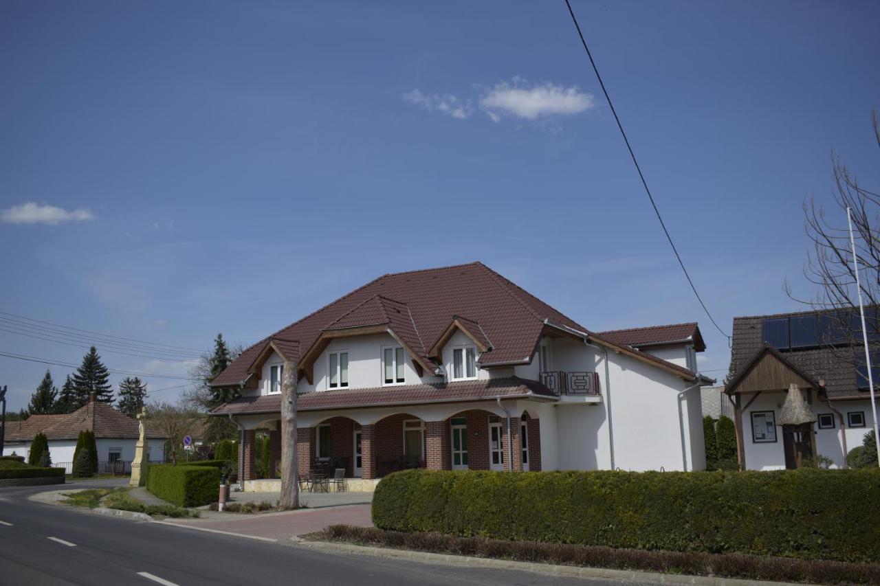 Fonix Apartmanhaz Nagypáli 外观 照片